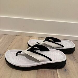Avia black + white flip flops Sz 11  #summer #beachwear #flipflops
